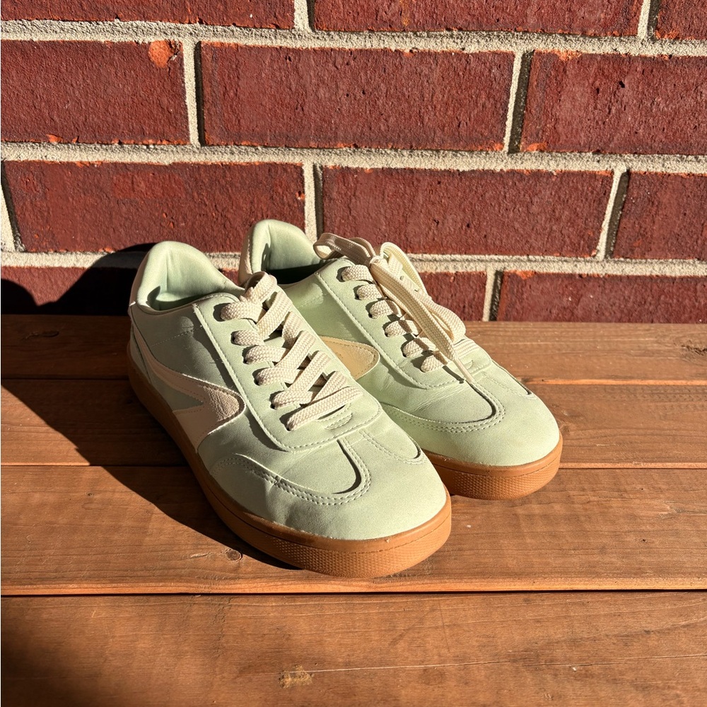 Dolce Vita Casual Sneakers